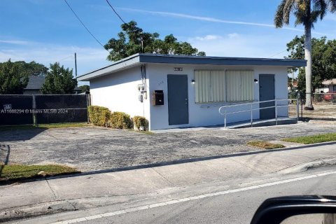 Propiedad comercial en venta en Homestead, Florida № 1384392 - foto 6