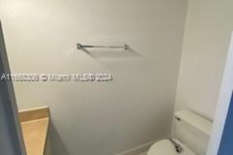 Condo in Miami, Florida, 1 bedroom  № 1384393 - photo 14