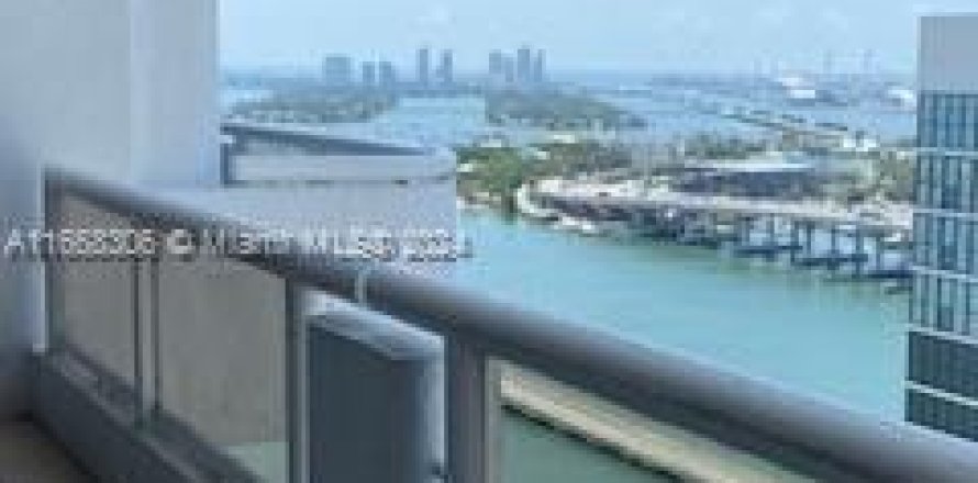 Condo in Miami, Florida, 1 bedroom  № 1384393