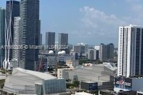 Condo in Miami, Florida, 1 bedroom  № 1384393 - photo 2