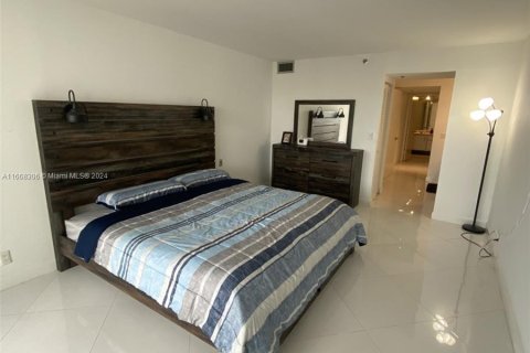 Condo in Miami, Florida, 1 bedroom  № 1384393 - photo 13