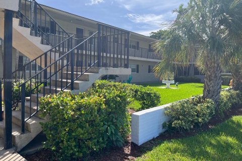 Copropriété à louer à Coral Springs, Floride: 2 chambres, 117.06 m2 № 1384439 - photo 4