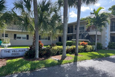 Condo in Coral Springs, Florida, 2 bedrooms  № 1384439 - photo 1