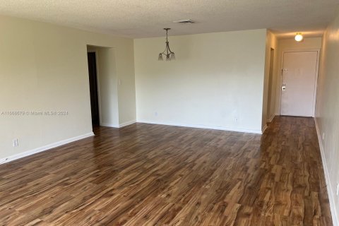 Copropriété à louer à Coral Springs, Floride: 2 chambres, 117.06 m2 № 1384439 - photo 13