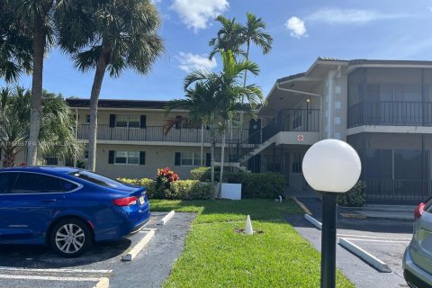 Condo in Coral Springs, Florida, 2 bedrooms  № 1384439 - photo 2