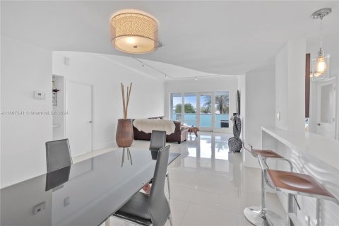 Copropriété à vendre à Fort Lauderdale, Floride: 2 chambres, 139.35 m2 № 1384479 - photo 11