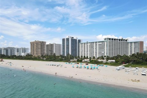 Condo in Miami Beach, Florida, 1 bedroom  № 1412271 - photo 3