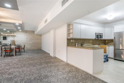 Condo in Miami Beach, Florida, 1 bedroom  № 1412271 - photo 28