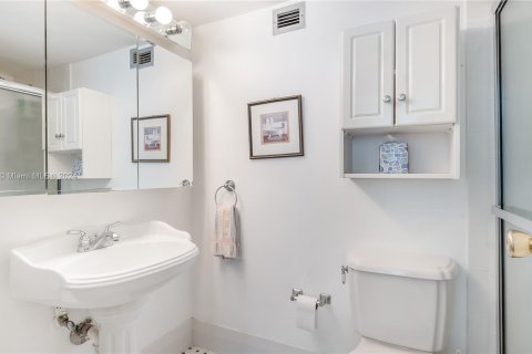 Condo in Miami Beach, Florida, 1 bedroom  № 1412271 - photo 17