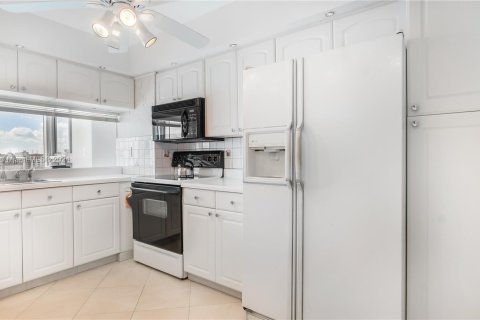 Condo in Miami Beach, Florida, 1 bedroom  № 1412271 - photo 16