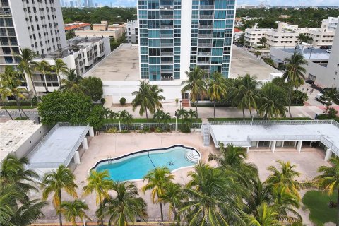 Condo in Miami Beach, Florida, 1 bedroom  № 1412271 - photo 2