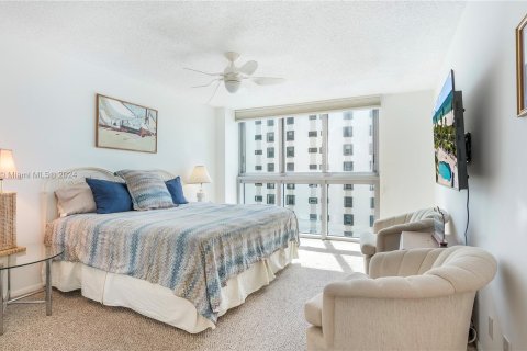 Condo in Miami Beach, Florida, 1 bedroom  № 1412271 - photo 19