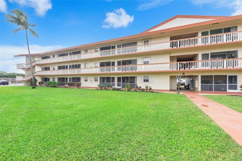 Condo in Hollywood, Florida, 1 bedroom  № 1179698 - photo 16