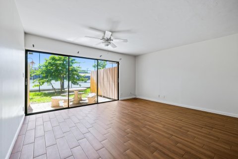 Condominio en venta en Deerfield Beach, Florida, 1 dormitorio, 51.1 m2 № 1179782 - foto 18