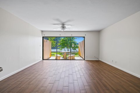 Condominio en venta en Deerfield Beach, Florida, 1 dormitorio, 51.1 m2 № 1179782 - foto 17