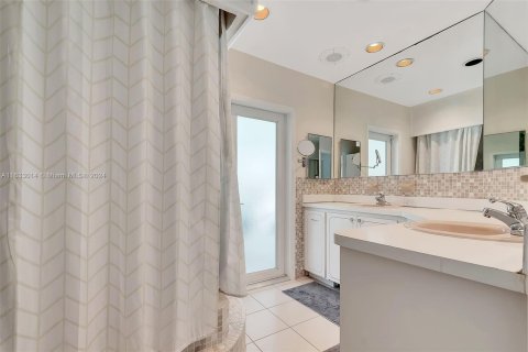 Villa ou maison à vendre à Palmetto Bay, Floride: 4 chambres, 222.69 m2 № 1293539 - photo 16