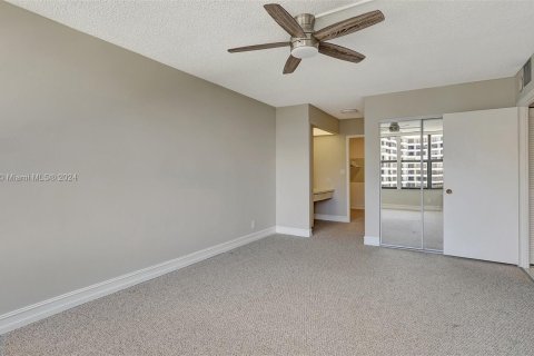Condominio en venta en Hallandale Beach, Florida, 2 dormitorios, 118.91 m2 № 1186734 - foto 12