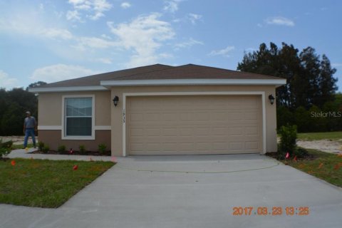 House in Winter Haven, Florida 4 bedrooms, 156.82 sq.m. № 1346922 - photo 1