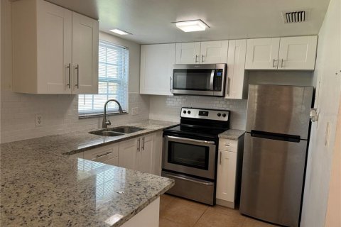 Condominio en alquiler en Saint Petersburg, Florida, 1 dormitorio, 54.35 m2 № 1346889 - foto 4