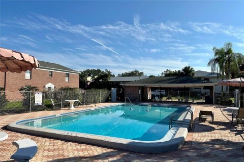 Condo in Saint Petersburg, Florida, 1 bedroom  № 1346889 - photo 2