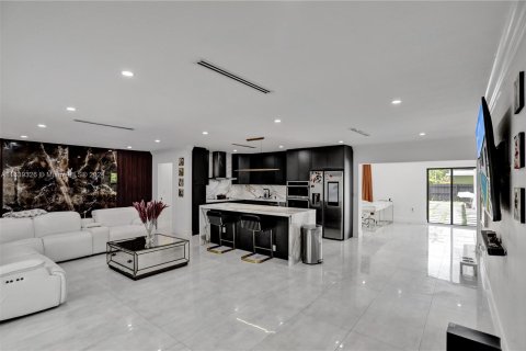 Casa en venta en Hollywood, Florida, 5 dormitorios, 230.86 m2 № 1321099 - foto 22