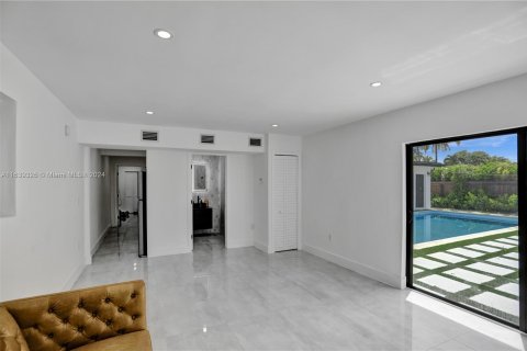 Casa en venta en Hollywood, Florida, 5 dormitorios, 230.86 m2 № 1321099 - foto 24