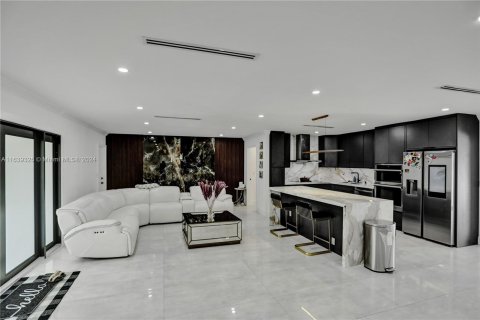 Casa en venta en Hollywood, Florida, 5 dormitorios, 230.86 m2 № 1321099 - foto 5