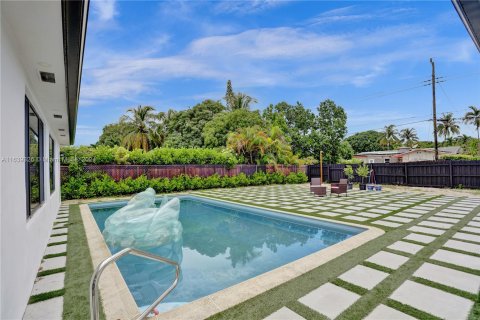 Casa en venta en Hollywood, Florida, 5 dormitorios, 230.86 m2 № 1321099 - foto 28