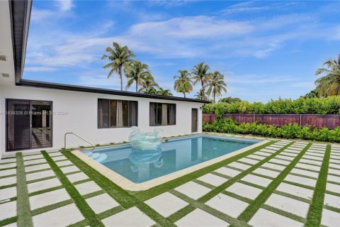 Casa en venta en Hollywood, Florida, 5 dormitorios, 230.86 m2 № 1321099 - foto 8