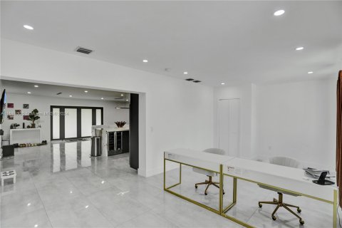 Casa en venta en Hollywood, Florida, 5 dormitorios, 230.86 m2 № 1321099 - foto 19