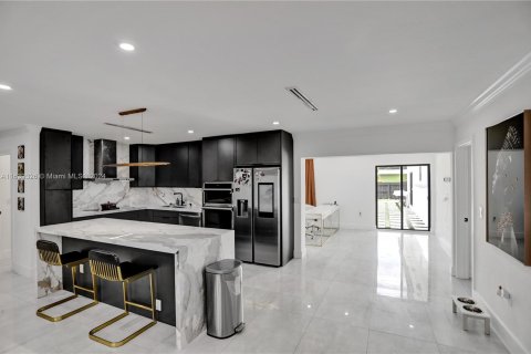 Casa en venta en Hollywood, Florida, 5 dormitorios, 230.86 m2 № 1321099 - foto 21