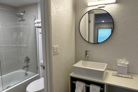 Hotel en venta en Kissimmee, Florida, 1 dormitorio № 1345678 - foto 9