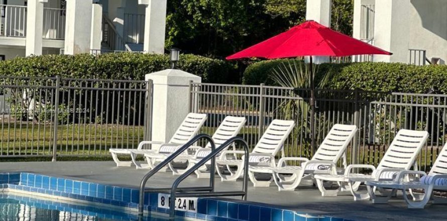 Hotel in Kissimmee, Florida 1 bedroom № 1345678