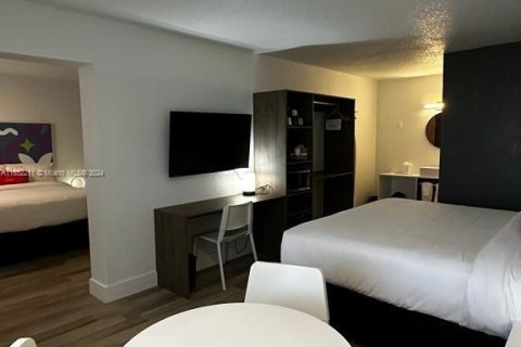 Hotel en venta en Kissimmee, Florida, 1 dormitorio № 1345678 - foto 5