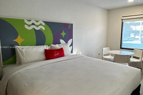 Hotel en venta en Kissimmee, Florida, 1 dormitorio № 1345678 - foto 7