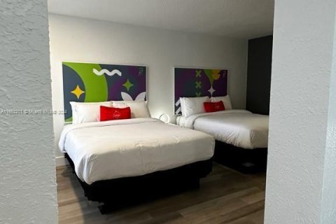 Hotel en venta en Kissimmee, Florida, 1 dormitorio № 1345678 - foto 8