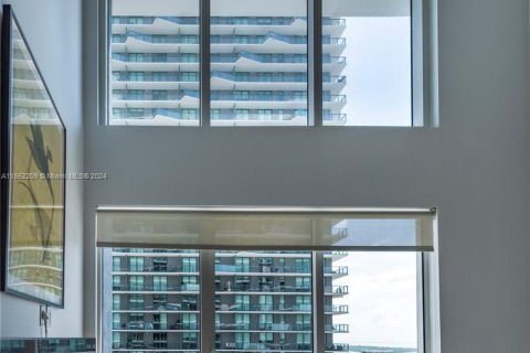 Condominio en alquiler en Miami, Florida, 1 dormitorio, 81.48 m2 № 1345677 - foto 22