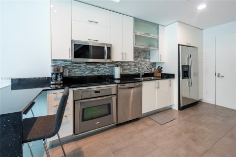 Condo in Miami, Florida, 1 bedroom  № 1345677 - photo 7