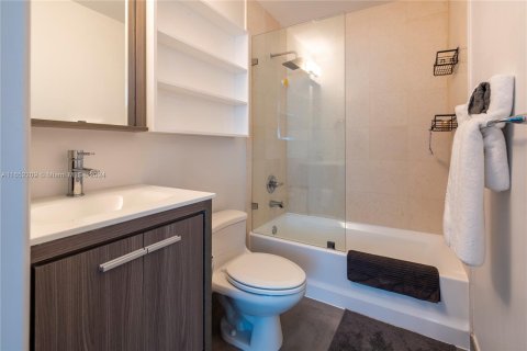 Condo in Miami, Florida, 1 bedroom  № 1345677 - photo 19