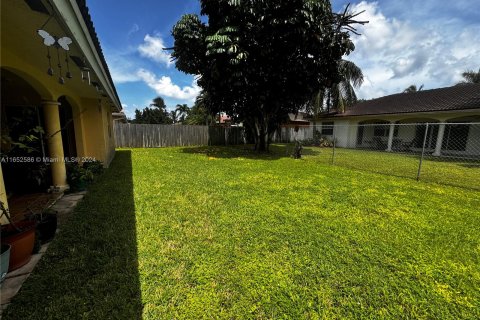 House in Miami, Florida 3 bedrooms, 165.92 sq.m. № 1345593 - photo 15