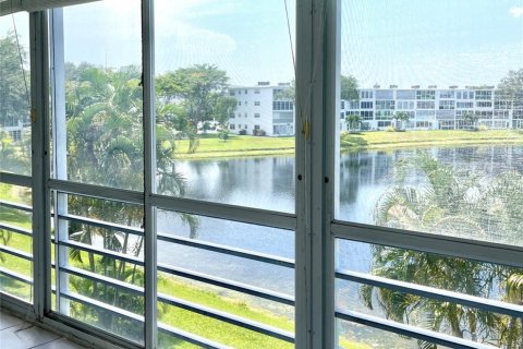 Condo in Deerfield Beach, Florida, 2 bedrooms  № 1180125 - photo 14