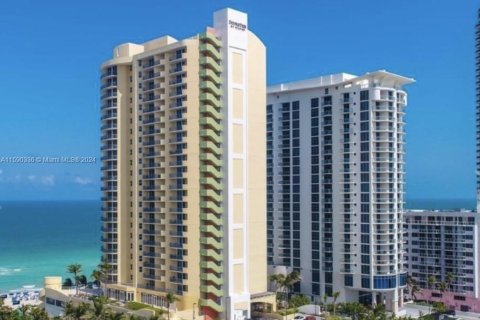 Condominio en venta en Sunny Isles Beach, Florida, 1 dormitorio, 91.97 m2 № 1180011 - foto 1