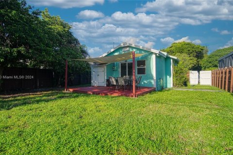 Villa ou maison à vendre à Hollywood, Floride: 2 chambres, 72.46 m2 № 1331373 - photo 18