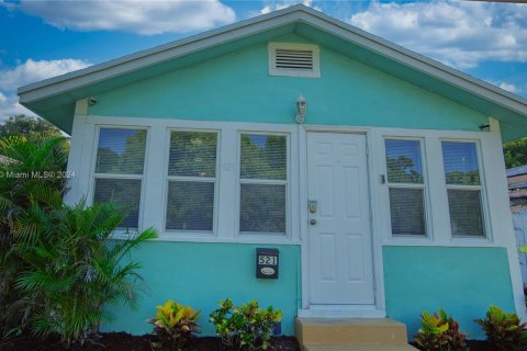 House in Hollywood, Florida 2 bedrooms, 72.46 sq.m. № 1331373 - photo 23