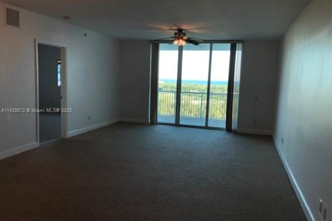 Condominio en venta en North Miami, Florida, 3 dormitorios, 182.74 m2 № 641838 - foto 8