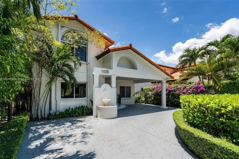 House in Miami, Florida 5 bedrooms, 345.6 sq.m. № 1328551 - photo 5