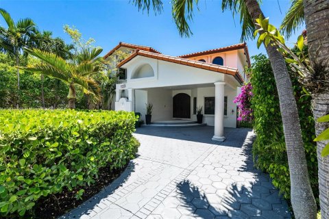 House in Miami, Florida 5 bedrooms, 345.6 sq.m. № 1328551 - photo 3