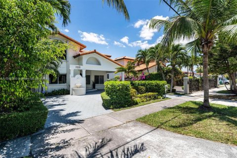 Casa en venta en Miami, Florida, 5 dormitorios, 345.6 m2 № 1328551 - foto 1