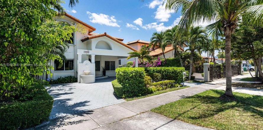 Villa ou maison à Miami, Floride 5 chambres, 345.6 m2 № 1328551