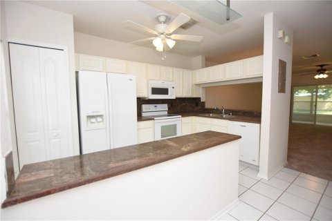 Townhouse in Brandon, Florida 2 bedrooms, 110 sq.m. № 1380730 - photo 2